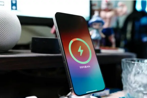响水镇苹果15换屏服务分享用什么充电器给iPhone15充电更好 